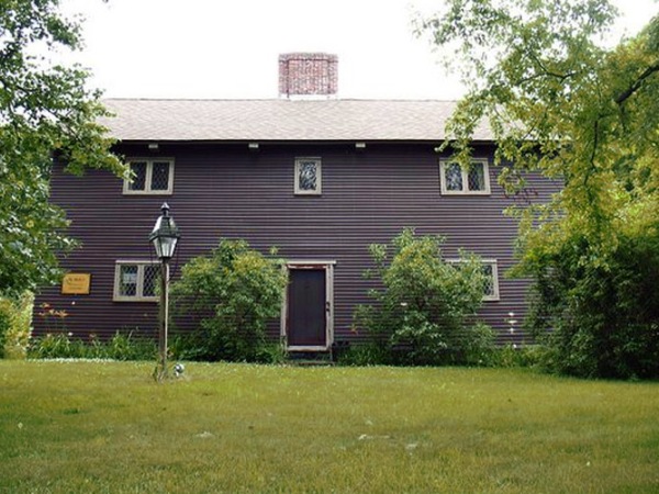 The Jonathan Lummus House, 45 High St. (1712)
